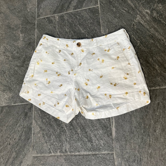 Old Navy White With Gold Palm Trees Linen Blend Casual Everyday Shorts - Picture 1 of 5